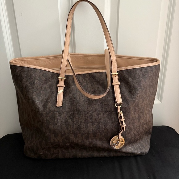 Michael Kors Handbags - Michael Kors | Jet Set Travel Tote | Excellent Conditions
